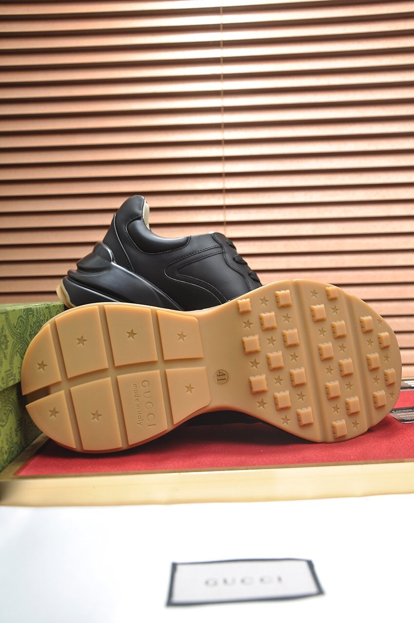 Gucci Logo Stripe Low-Top Sneakers